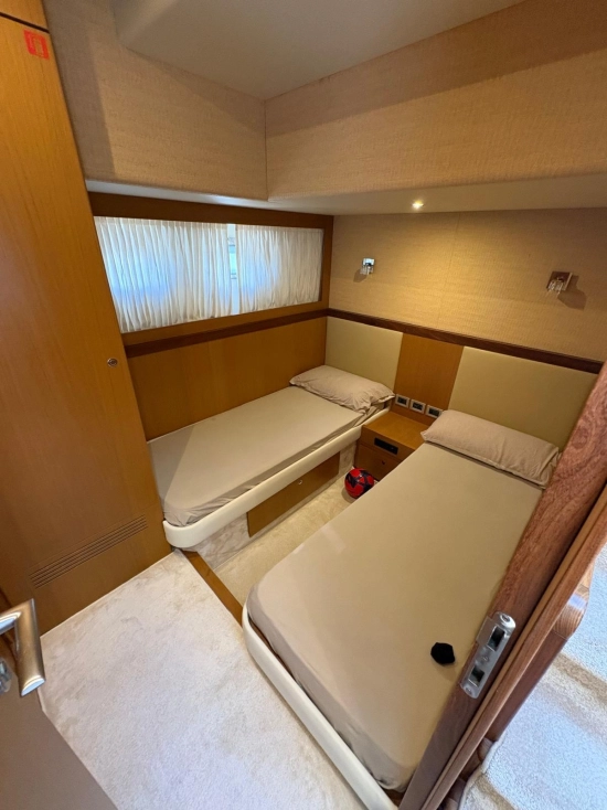 Ferretti ALTURA 690 usado à venda