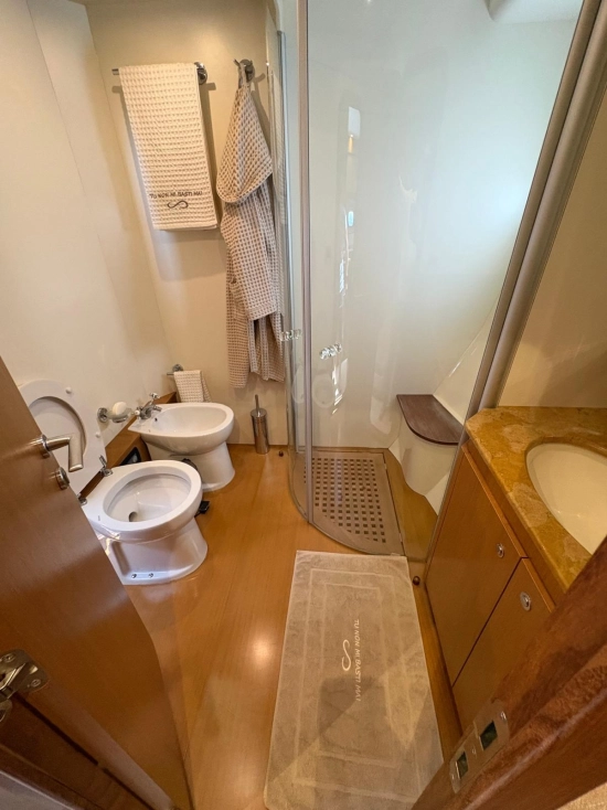 Ferretti ALTURA 690 usado à venda