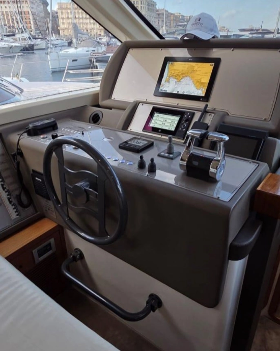 Ferretti 470 usata in vendita