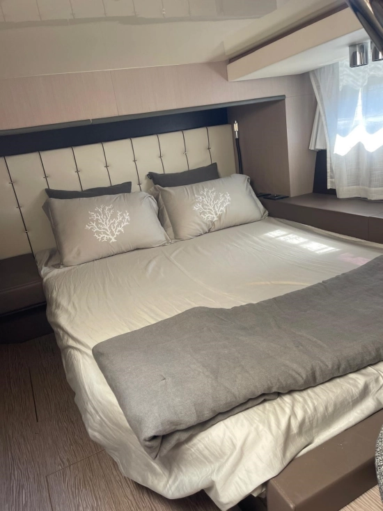 Invictus Yacht GT370 de segunda mano en venta