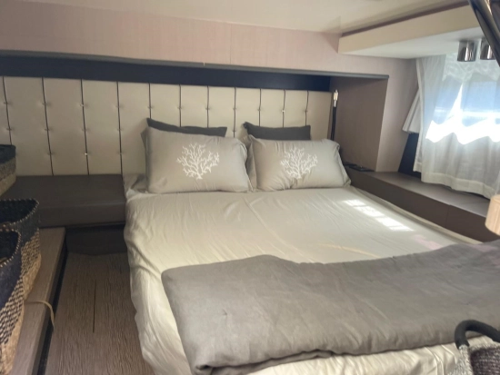 Invictus Yacht GT370 de segunda mano en venta