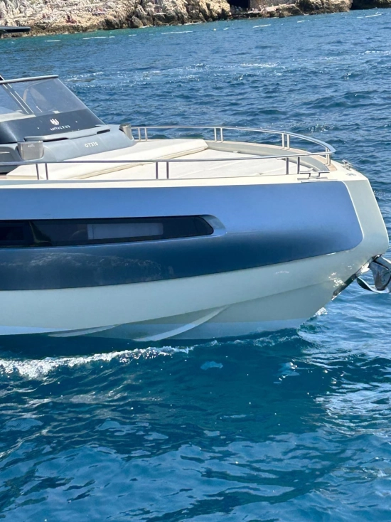 Invictus Yacht GT370 de segunda mano en venta