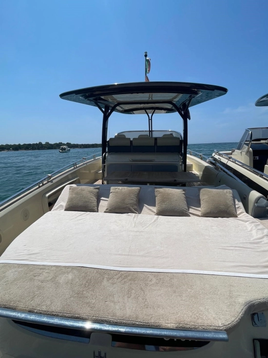 Invictus Yacht GT370 de segunda mano en venta