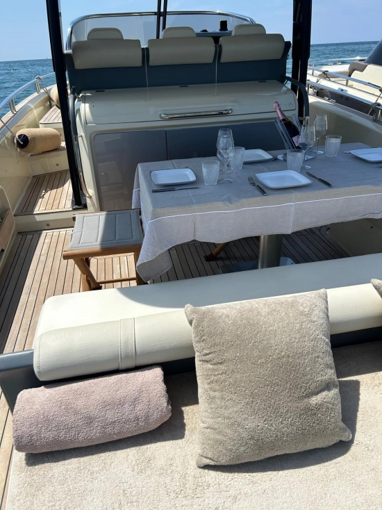 Invictus Yacht GT370 de segunda mano en venta