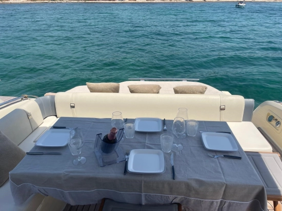Invictus Yacht GT370 de segunda mano en venta