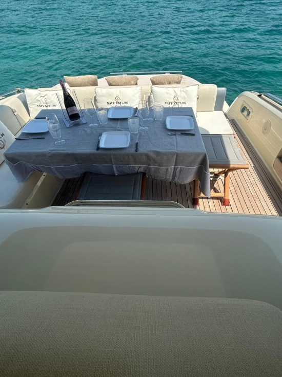 Invictus Yacht GT370 de segunda mano en venta
