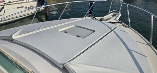 Cabo Yachts 31 Express usata in vendita