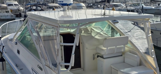 Cabo Yachts 31 Express usata in vendita