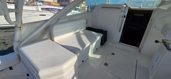 Cabo Yachts 31 Express usata in vendita