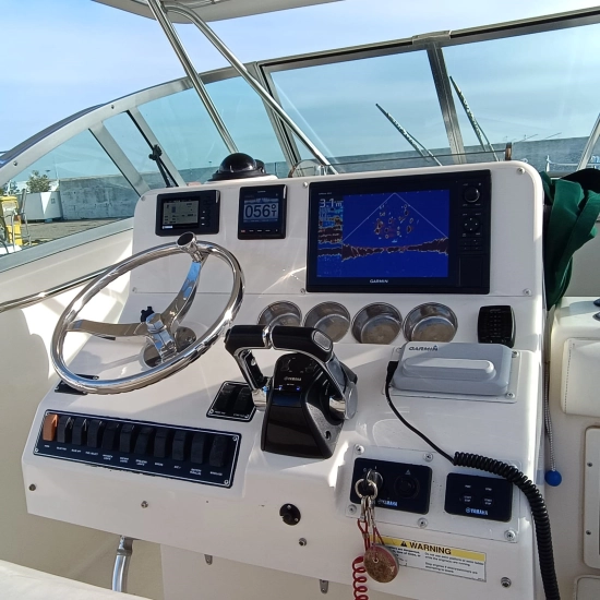 Pursuit 3070 Offshore Center Console usata in vendita