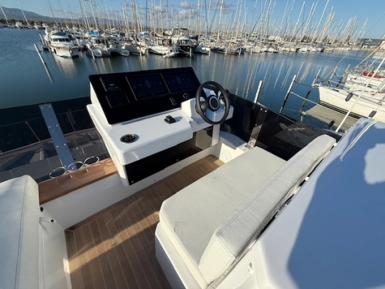 AVENTURA YACHTS 38 MY FLY nuova in vendita