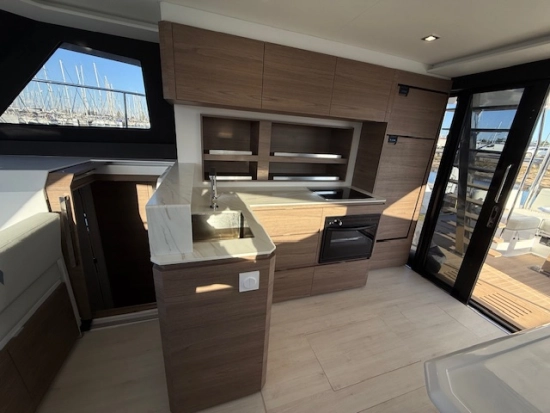 AVENTURA YACHTS 38 MY FLY nuova in vendita