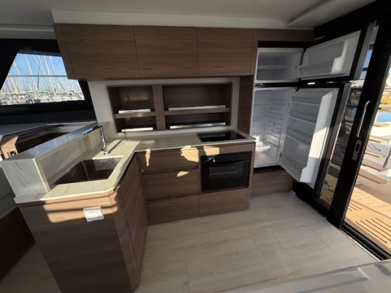AVENTURA YACHTS 38 MY FLY nuova in vendita