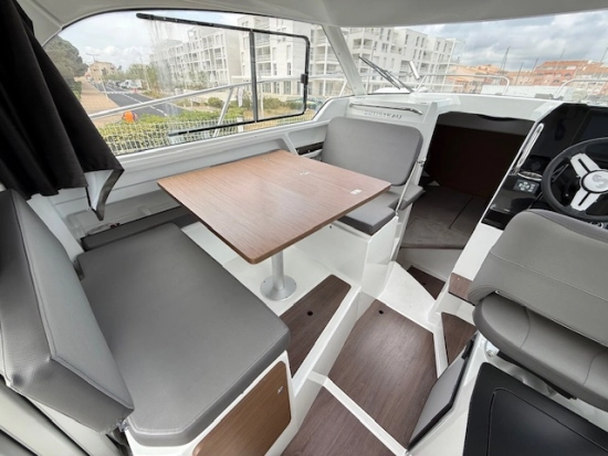Beneteau Antares 8 V2 OB usado à venda