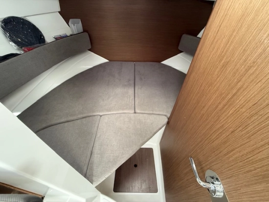 Beneteau Antares 8 V2 OB usado à venda