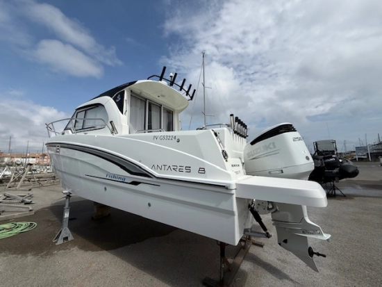 Beneteau Antares 8 V2 OB usado à venda