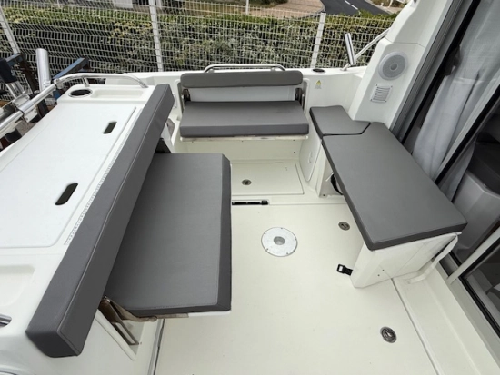 Beneteau Antares 8 V2 OB usado à venda