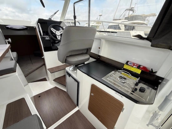 Beneteau Antares 8 V2 OB usado à venda