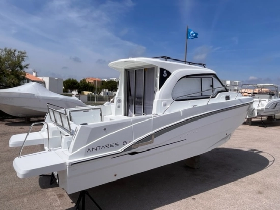 Beneteau Antares 8 V2 OB de segunda mano en venta