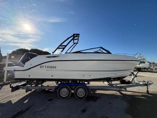 Quicksilver Bowrider Activ 755 usado à venda
