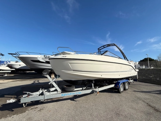 Quicksilver Bowrider Activ 755 usado à venda