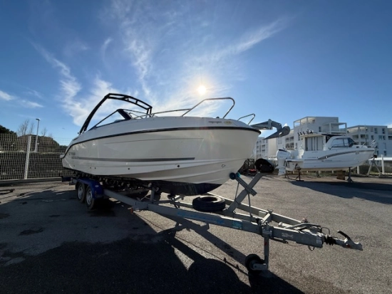 Quicksilver Bowrider Activ 755 usado à venda