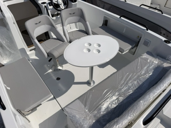 Beneteau Flyer 7 SPACEdeck novos à venda