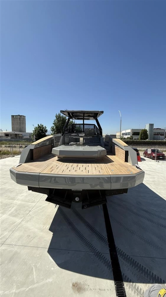 Evo Yachts R4 usata in vendita