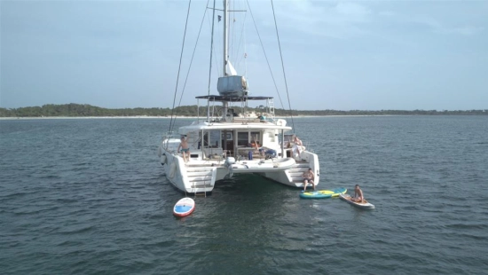 Lagoon 52F usado à venda