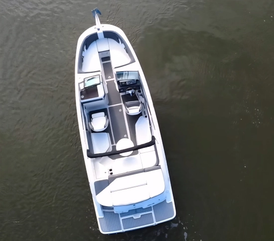 Sea Ray SPX 230 usado à venda