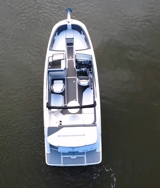 Sea Ray SPX 230 usado à venda