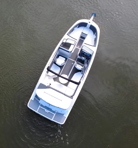 Sea Ray SPX 230 usado à venda