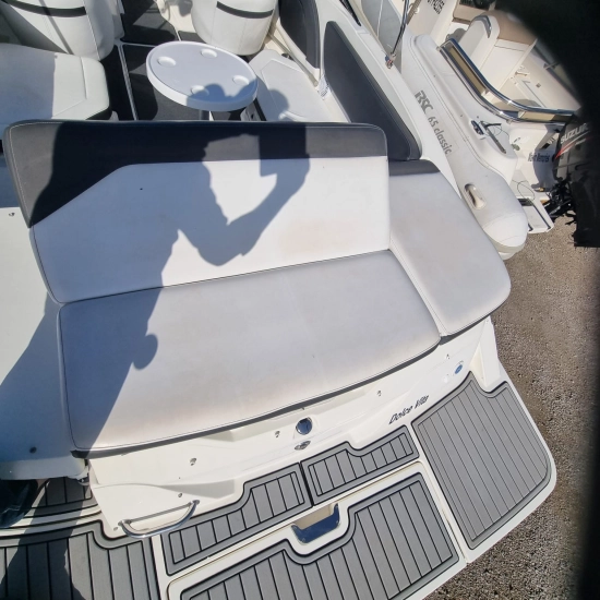 Sea Ray SPX 230 usado à venda