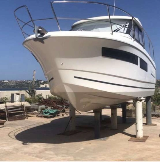 Jeanneau Merry Fisher 855 usado à venda