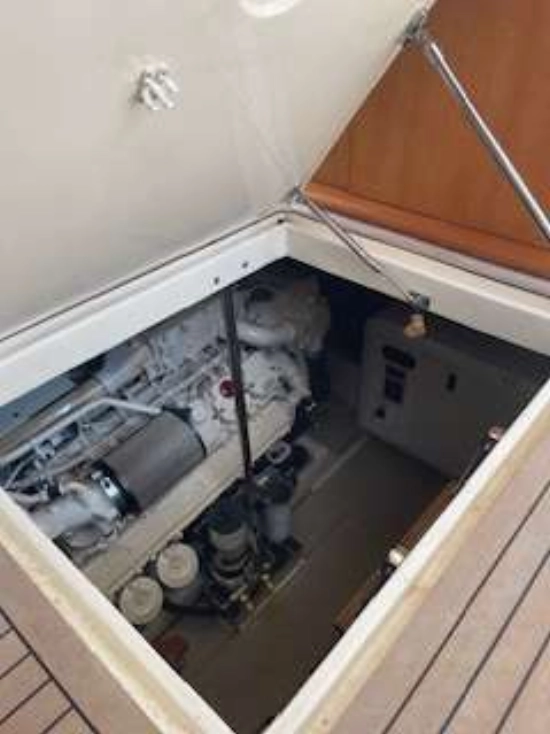Ferretti 681 usado à venda