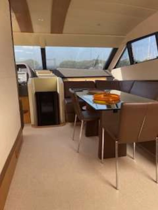 Ferretti 681 usado à venda