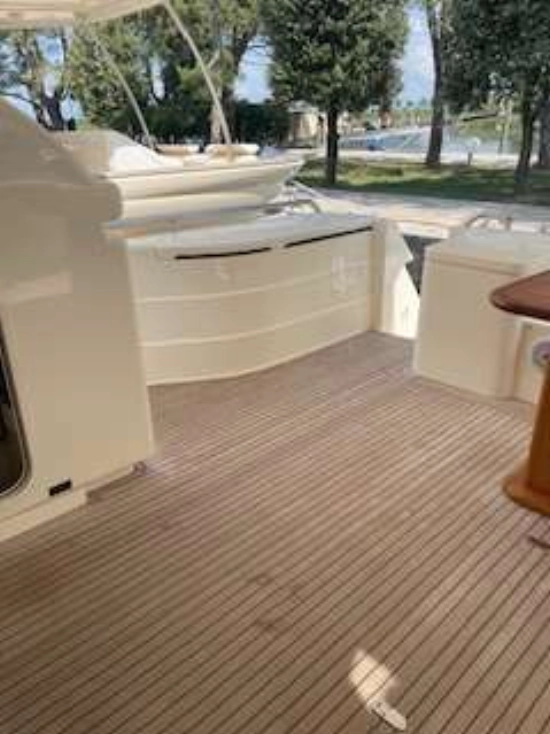 Ferretti 681 usado à venda