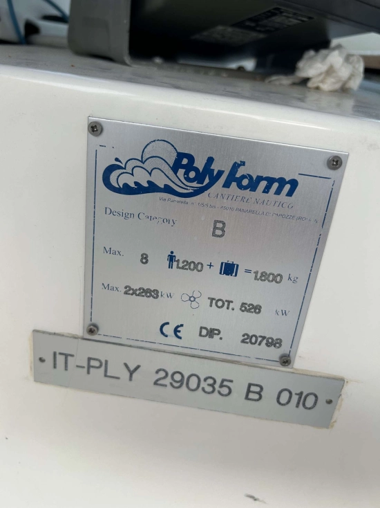 POLY FORM TRIAKIS 29 C usado à venda