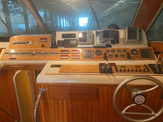 DELLA PASQUA DC 12 FLYING BRIDGE usata in vendita