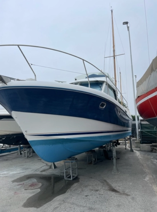Beneteau Antares 10.80 usado à venda