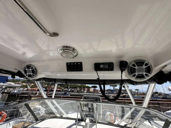 Boston Whaler CONQUEST 285 usado à venda