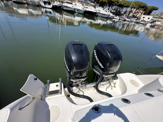 Boston Whaler CONQUEST 285 usado à venda