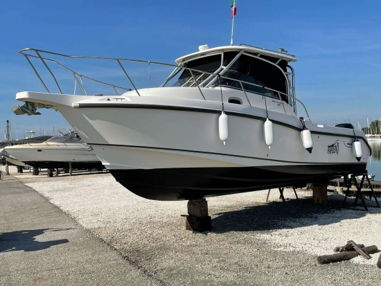 Boston Whaler CONQUEST 285 usado à venda