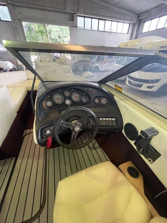 Maxum 1800 SC usata in vendita