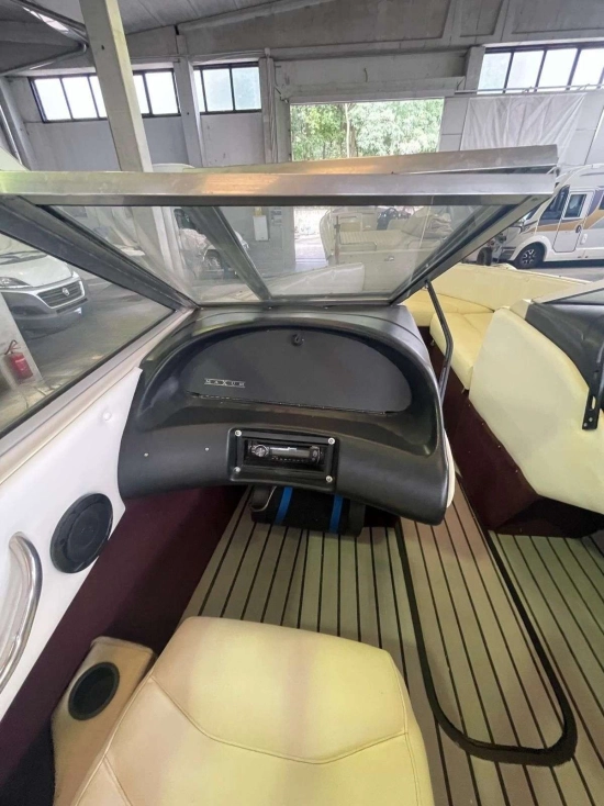 Maxum 1800 SC usata in vendita