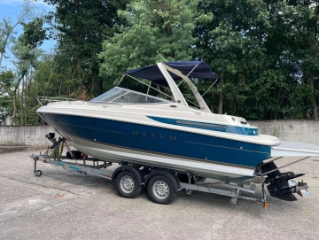 Maxum 2300 SC usata in vendita