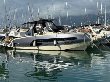 Invictus Yacht GT320 de segunda mano en venta