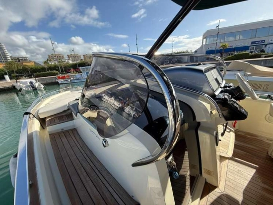 Invictus Yacht GT320 usado à venda