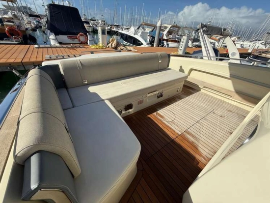 Invictus Yacht GT320 usado à venda