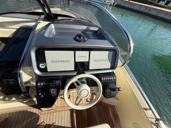 Invictus Yacht GT320 usado à venda